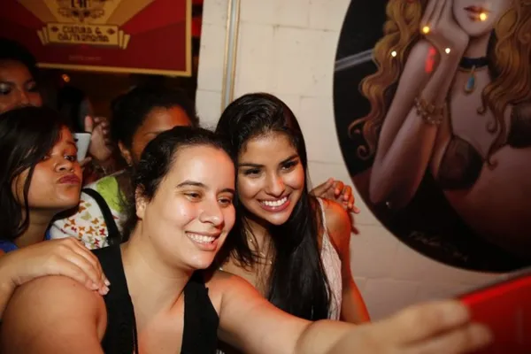 
				
					Munik deixa festa de ex-BBBs para comemorar vitória com Ana Paula
				
				