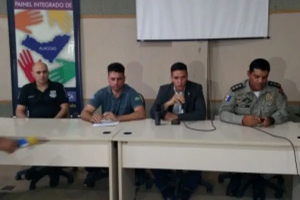 
				
					Ação contra o tráfico e receptação prende oito suspeitos em Maceió
				
				