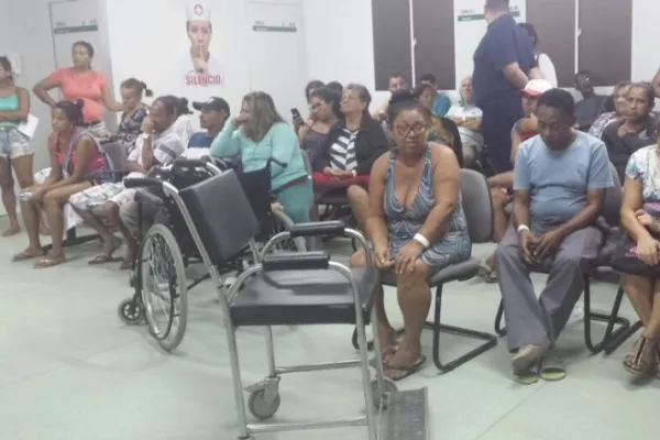 
				
					Pacientes ficam até 5 horas sem atendimento médico na UPA do Trapiche
				
				