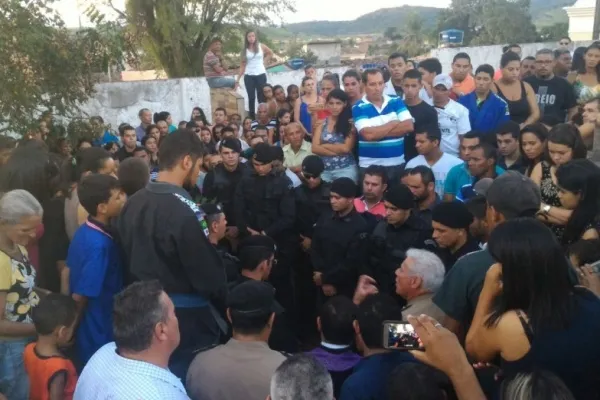 
				
					Soldado do Pelopes executado a tiros é sepultado com honras militares em Murici
				
				