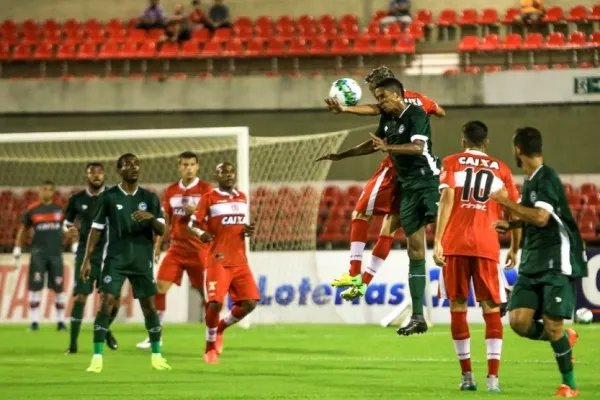 
				
					Apesar de pressão, CRB vence o Goiás por 2 a 1 e retorna ao G4 da Série B
				
				