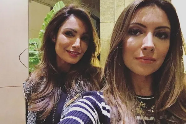 
				
					Patrícia Poeta faz selfie com a irmã e fãs perguntam: São gêmeas?
				
				