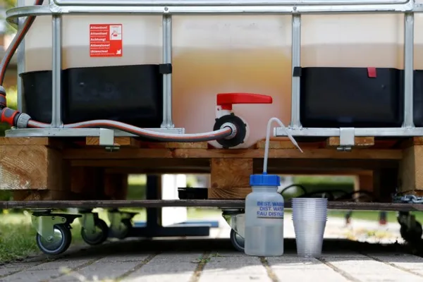 
				
					Cientistas belgas criam máquina que converte urina em água potável
				
				