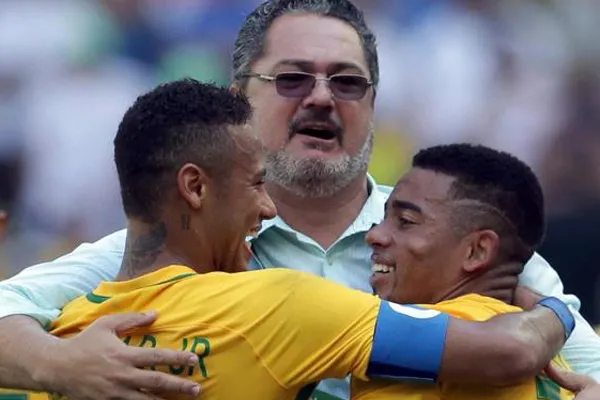 
				
					Brasil goleia Honduras e se classifica para decisão do ouro no futebol
				
				
