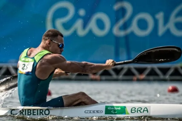 
				
					Cheirinho de bronze! Caio Ribeiro leva medalha inédita na canoagem no Rio
				
				