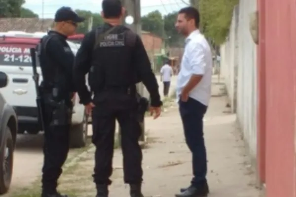 
				
					Polícia recolhe documentos suspeitos de crime eleitoral em comitê de Rio Largo 
				
				