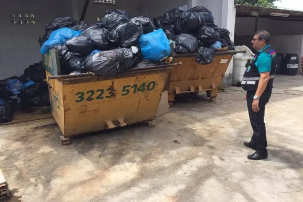 
				
					Fiscalização flagra acúmulo de 8 toneladas de lixo no Hospital da Açúcar
				
				