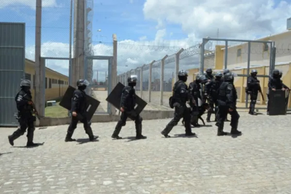 
				
					Cerca de 500 reeducandos são remanejados entre presídios de Maceió
				
				
