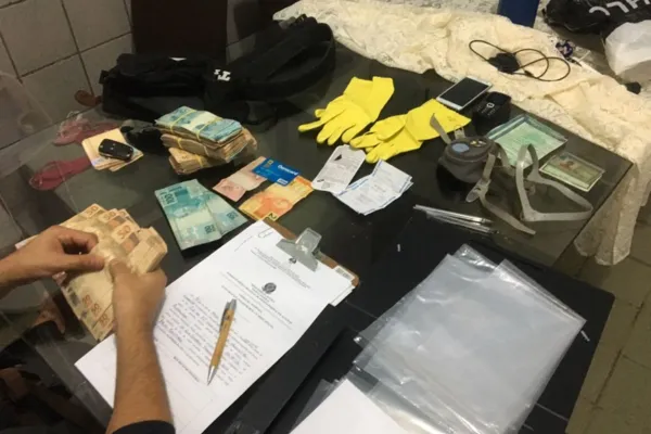 
				
					Grupo preso pela PF usava violência para explodir bancos em Alagoas e Pernambuco
				
				