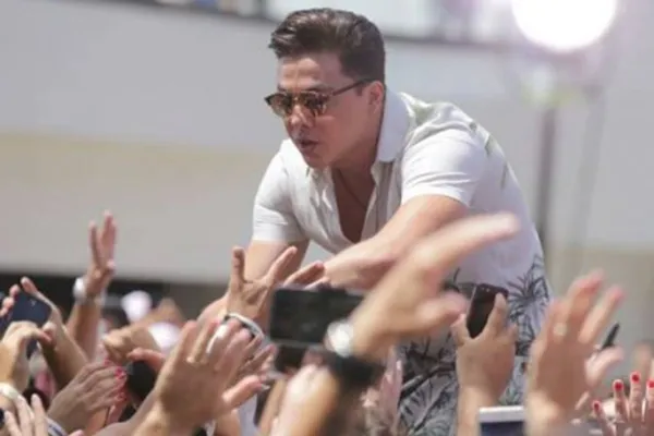 
				
					Wesley Safadão aparece de cabelo curto em show em Miami: 'Nova etapa'
				
				