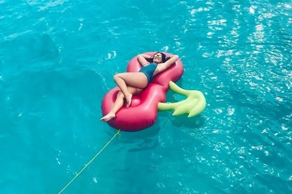 
				
					Demi Lovato curte sol na piscina e posa belíssima de biquíni
				
				