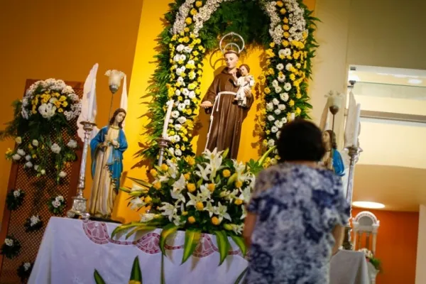 
				
					Simpatias para o 'santo casamenteiro' abrem os festejos juninos 
				
				