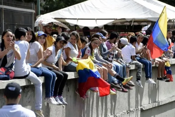 
				
					Duas pessoas morreram durante votação de plebiscito na Venezuela 
				
				