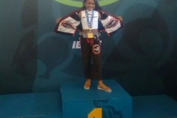 
				
					Alagoana conquista medalha de ouro no Sul-Americano de Jiu-Jitsu
				
				