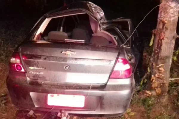 
				
					Dois morrem e três ficaram feridos após veículo colidir contra árvore no Pilar
				
				