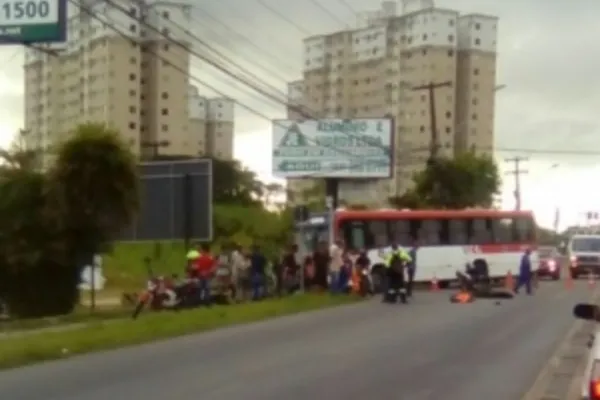 
				
					Uma pessoa morre e outra fica ferida em colisão no Antares, em Maceió
				
				