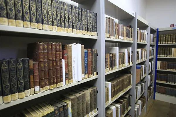 
				
					Serviço de empréstimo de livros ainda é desafio para Biblioteca Graciliano Ramos
				
				