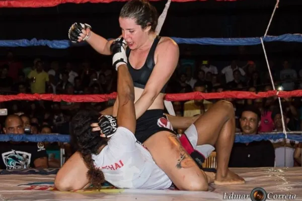 
				
					MMA: Alagoana Barbara Acioly enfrentará lutadora japonesa em 2018
				
				
