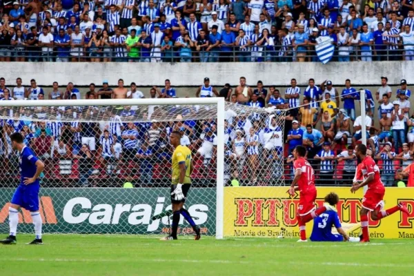
				
					CRB vence CSA no primeiro clássico de 2018 e volta a liderar o Alagoano: 1 a 0
				
				