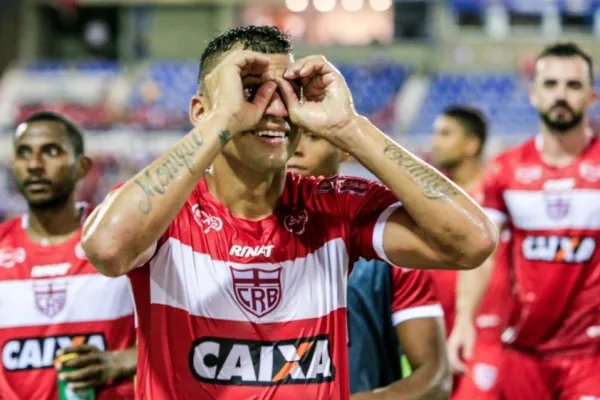 
				
					CRB vence CSA no primeiro clássico de 2018 e volta a liderar o Alagoano: 1 a 0
				
				