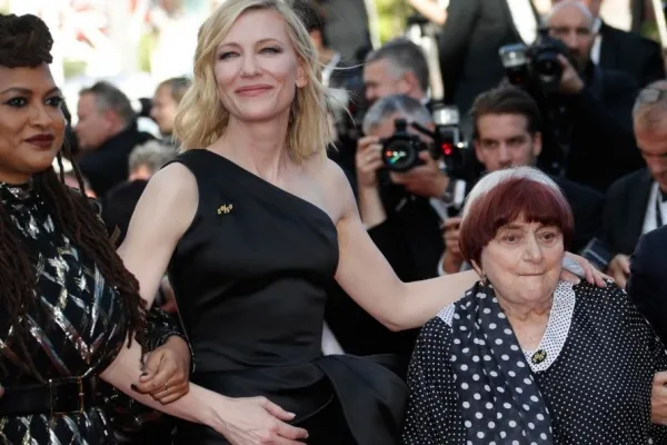 
				
					Cannes tem protesto de 82 mulheres estrelas do cinema por igualdade salarial
				
				