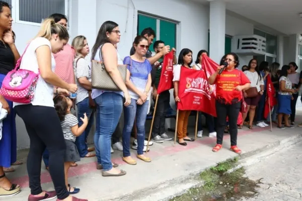 
				
					Aprovados na reserva técnica da Uncisal fazem protesto para cobrar nomeação
				
				