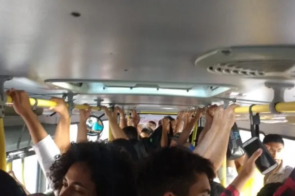 
				
					Após protesto, passageiros de Rio Largo voltam a reclamar de transporte 
				
				