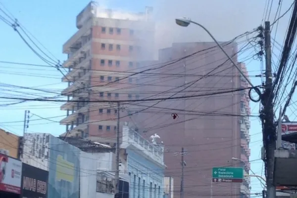 
				
					Incêndio atinge novamente prédio do Edifício Palmares, no Centro de Maceió
				
				