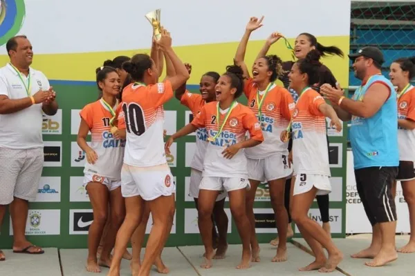 
				
					Equipe feminina de beach soccer de Alagoas é campeã brasileira no RJ
				
				