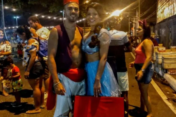 
				
					Jaraguá Folia dá o tom do Carnaval de AL e arrasta foliões pelo bairro histórico
				
				