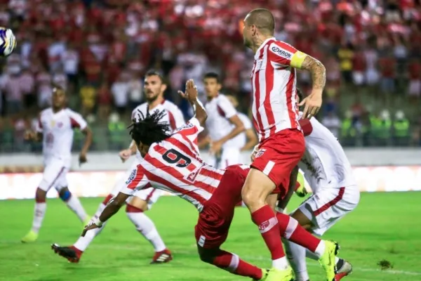 
				
					Roberto Fernandes classifica como 'jogo atípico' derrota em casa para o Náutico
				
				