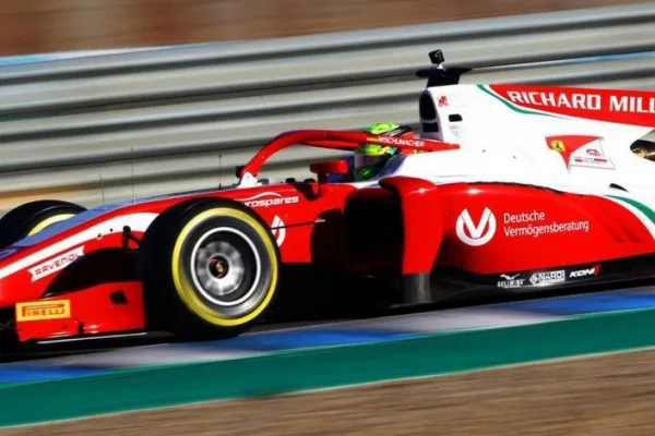 
				
					Filho de Schumacher irá testar Ferrari em treino após o GP do Bahrein
				
				