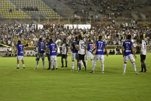 
				
					CSA perde para Botafogo-PB por 3x1 e está eliminado da Copa do Nordeste
				
				