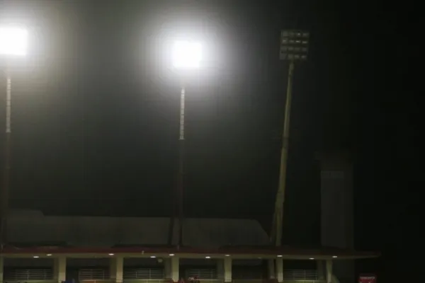 
				
					Estádio Rei Pelé ganha novo sistema de iluminação
				
				