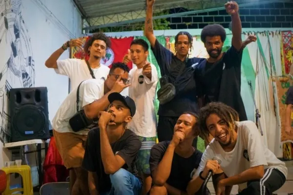 
				
					'Rap & movimento': Coletivo leva rimas ritmadas para os ônibus de Maceió
				
				