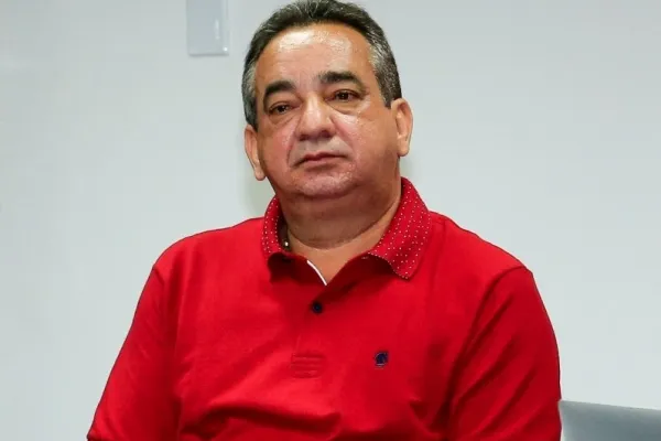 
				
					Marcos Barbosa rebate declarações de Gum: 'deve respeito à nação regatiana'
				
				