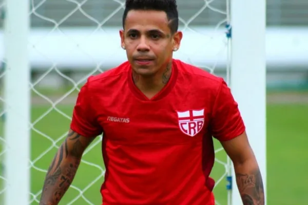 
				
					Chamusca lamenta saída de Ferreira e esboça time para partida contra o São Bento
				
				