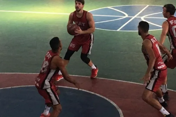 
				
					Equipes de Alagoas e Pernambuco dominam o 2º dia do basquete no JUBs
				
				