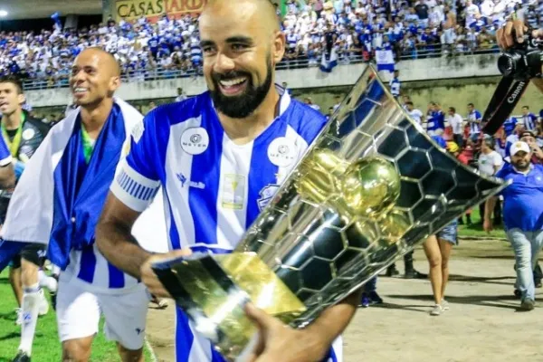 
				
					Raimundo Tavares confirma interesse do CSA em Daniel Costa, Edinho e Neto Berola
				
				