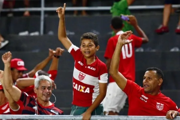 
				
					Léo Ceará faz dois, CRB bate Atlético-GO por 2x1 e segue na briga pelo acesso
				
				