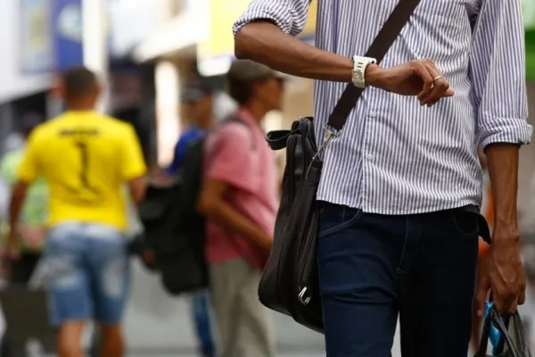 
				
					Desemprego no Brasil atinge recorde de 14,4% no último trimestre, diz IBGE
				
				