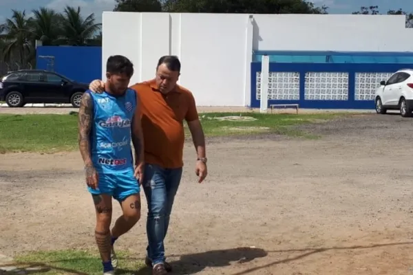 
				
					Jonatan Gómez não deve permanecer no CSA: "Pedida muito alta"
				
				