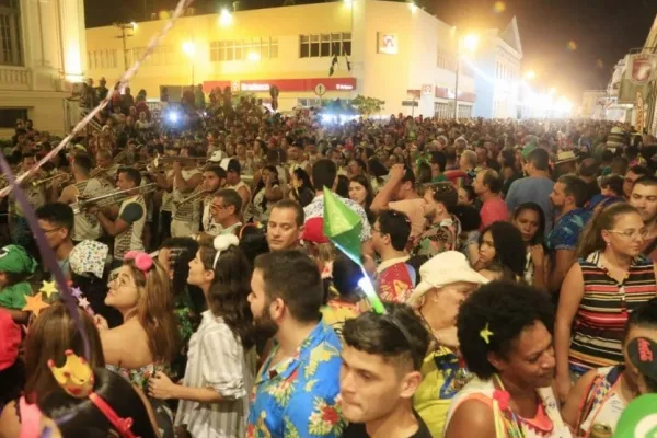 
				
					Jaraguá Folia leva milhares de foliões para ruas do bairro histórico de Maceió
				
				