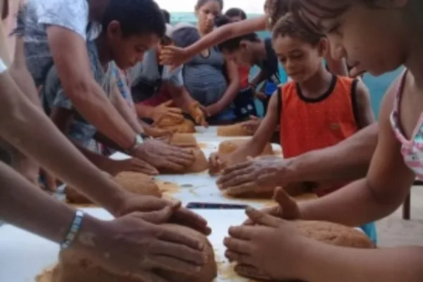 
				
					Bloco dos bobos: jovens de Tatuamunha se juntam para resgatar tradição da região
				
				