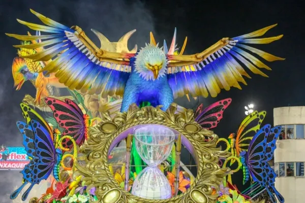 
				
					Águia de Ouro é a campeã do carnaval de SP pela 1ª vez
				
				