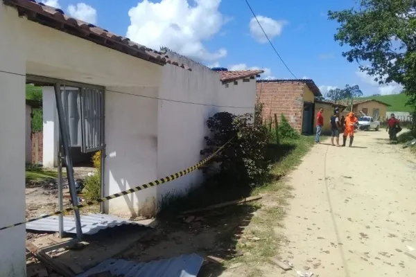 
				
					Explosão em casa de fogos clandestina assusta população de Ibateguara
				
				