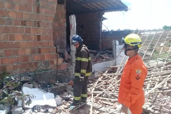 
				
					Explosão em casa de fogos clandestina assusta população de Ibateguara
				
				