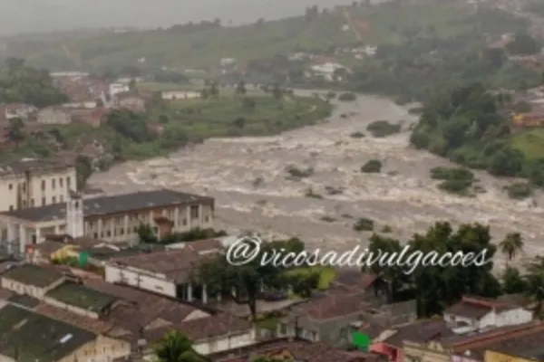 
				
					VÍDEOS: Chuvas intensas deixam cidades ribeirinhas em estado de alerta 
				
				