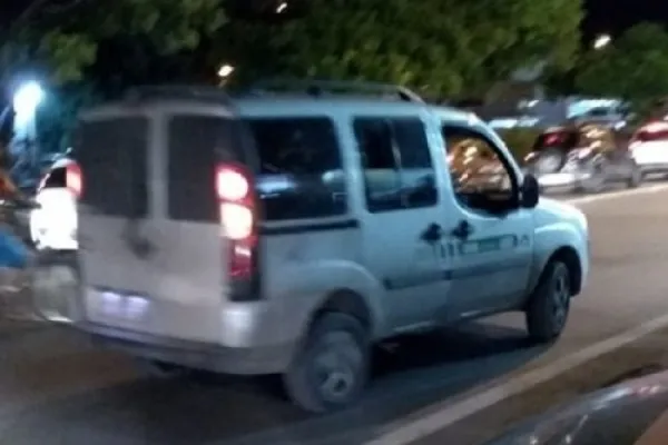 
				
					Motorista de transporte clandestino foge após ordem de parada em Maceió
				
				
