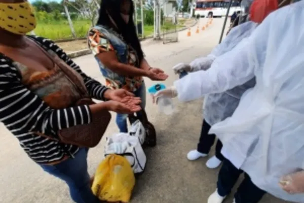 
				
					Após protestos, parentes de presos voltam a entregar alimentos a partir de hoje
				
				